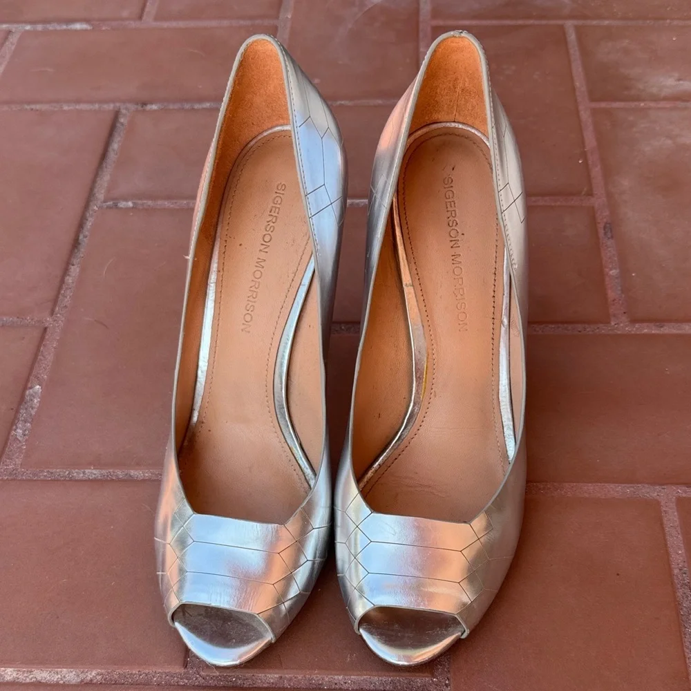 Sigerson Morrison Kitty Peep-Toe Silver Pumps, Metallic Silver Heels